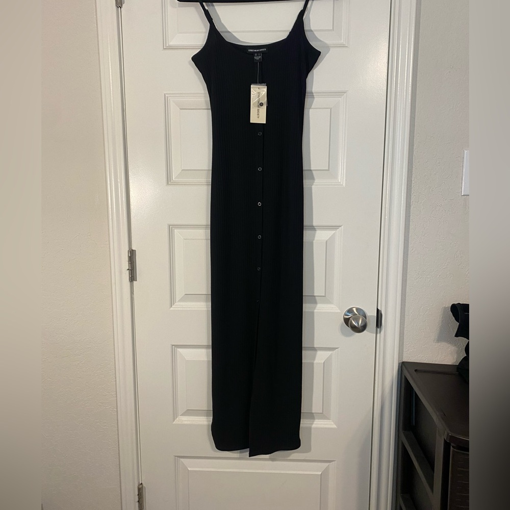 This is a maxi black dress, never worn only been tried on once!!!